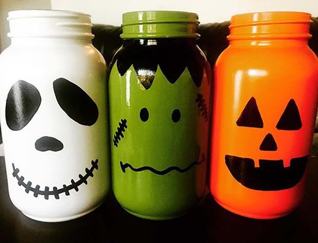 Painted Halloween Jars for Fun DIY Halloween Party Decor