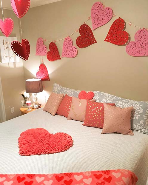 Cute Valentine's Day Bedroom Decor Idea