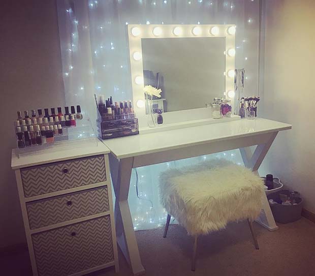 Pretty Vanity Table With Lights