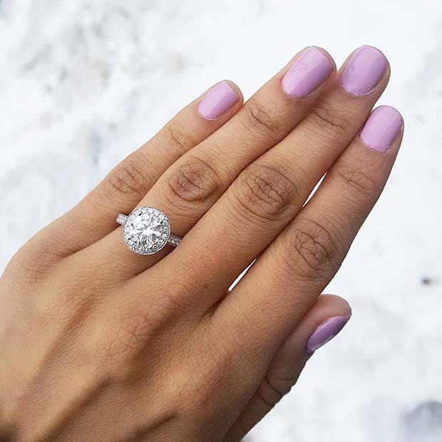 Stunning Round Diamond Engagement Ring