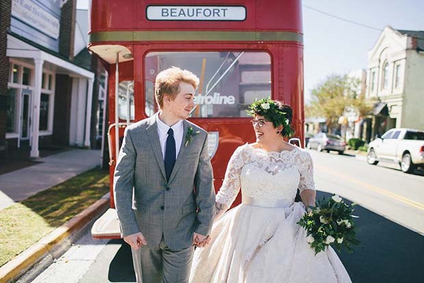 Wedding Photo Idea with Vintage Bus