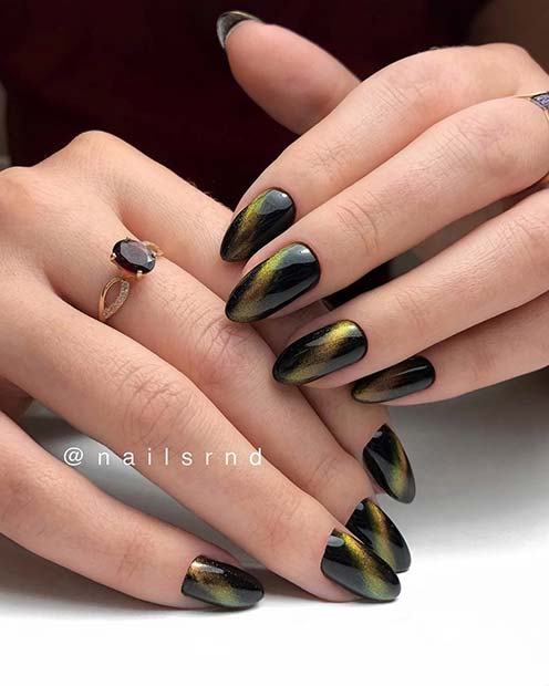 Black Nails with a Flash of Gold