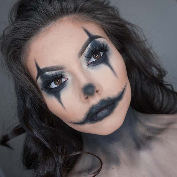 Easy Clown Makeup for Halloween 