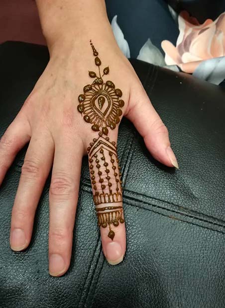 Henna Finger Design