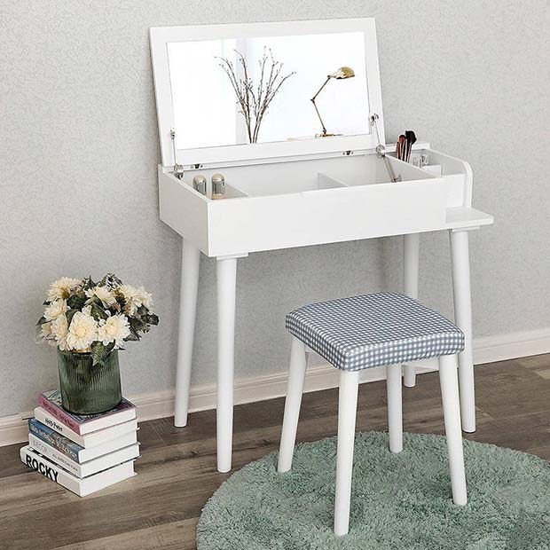 Compact Vanity Table Idea