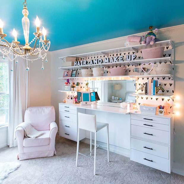 Hair and Makeup Table Idea