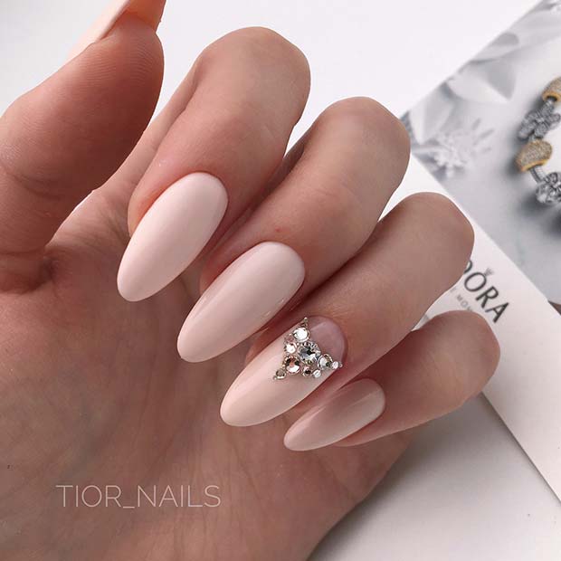 Light Nude Nails with a Sparkly Accent Nail