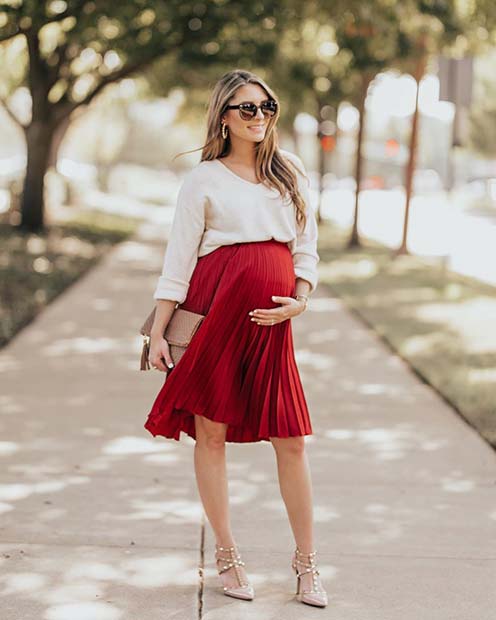 Glam Pregnancy Outfit for Christmas 