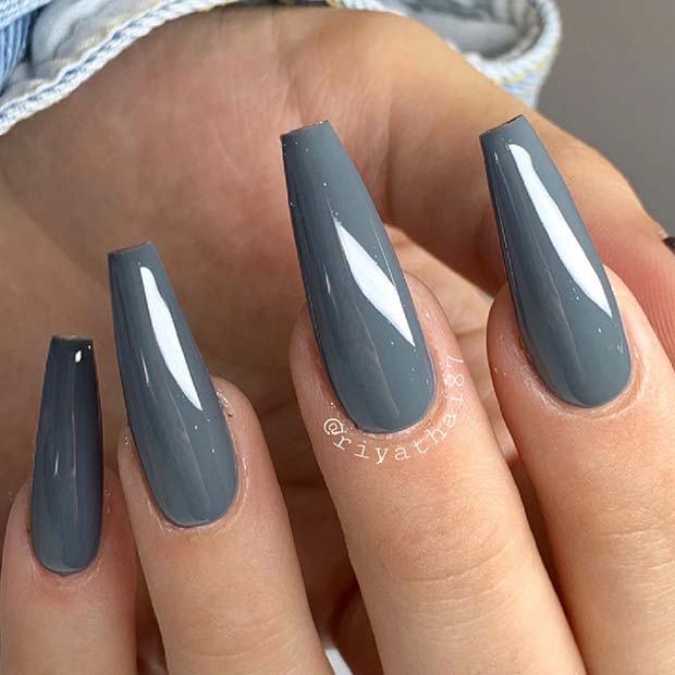 Stylish and Chic Grey Coffin Nails 