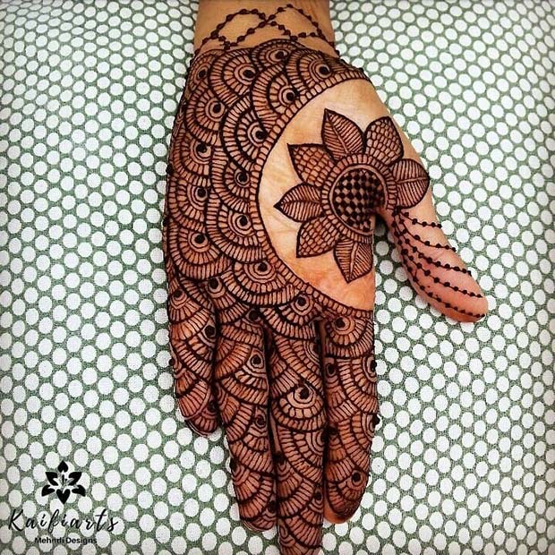 Amazing Henna Design with a Flower