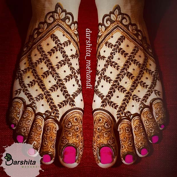 Matching Henna on the Feet