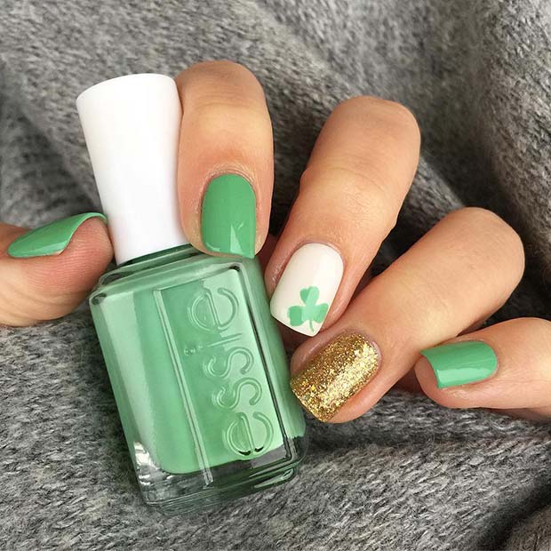  Gold Glitter and a Clover Nails