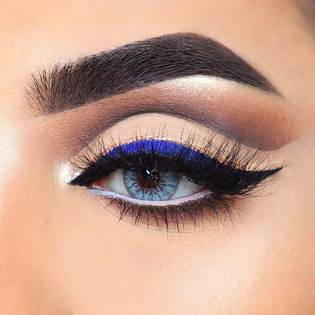 Beautiful Eyeshadow with Blue Eyeliner