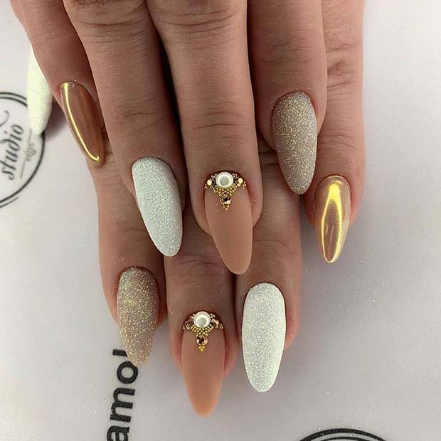 Elegant and Trendy Nail Art Idea for Almond Nails 