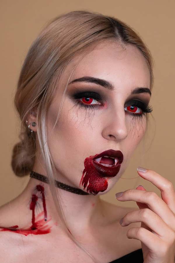 Vampire Makeup Idea for Women